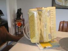 AUBAINE - ACCORDÉON PIANO TITAN A VENDRE