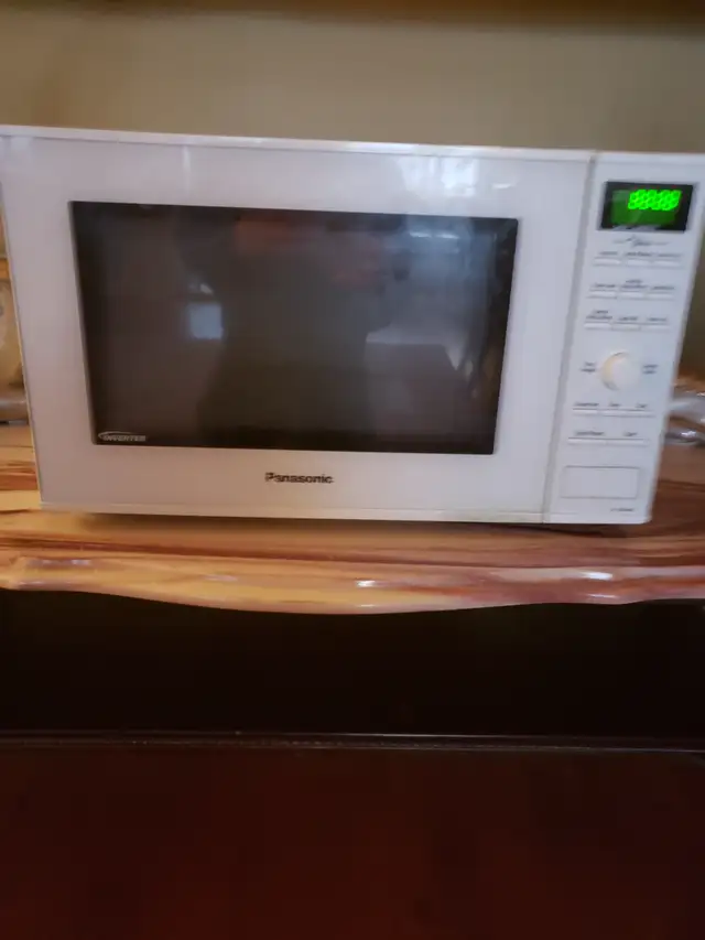PANASONIC 1100W CLEAN MICROWAVE IN EXC.COND