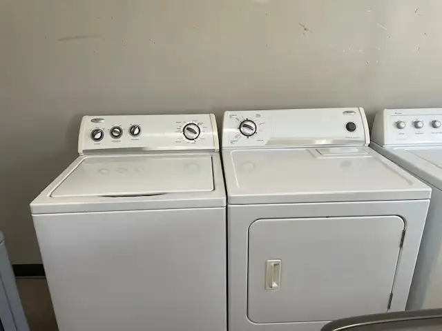 Laveuse sécheuse traditionnelles blanches Whirlpool
