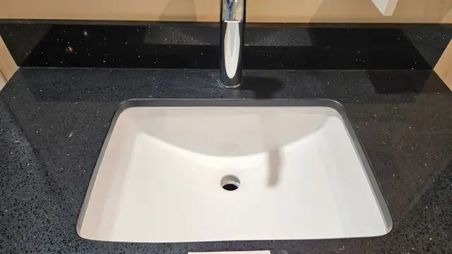 31’‘ Crystal black Quartz countertop for 30'' vanity