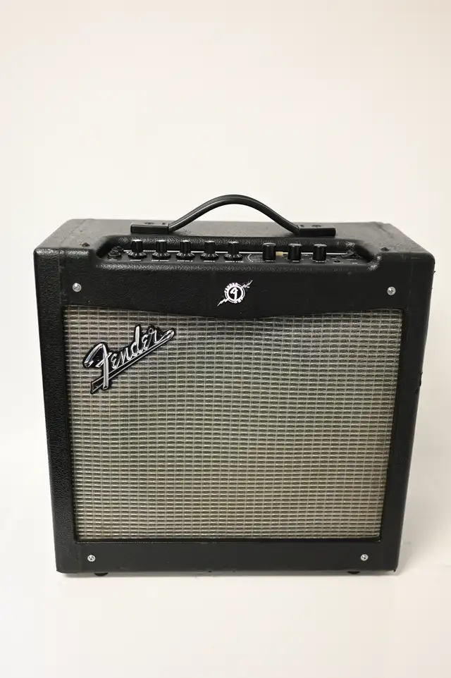 Fender Guitar Amp Model Mustang II V2 Used in working Condition