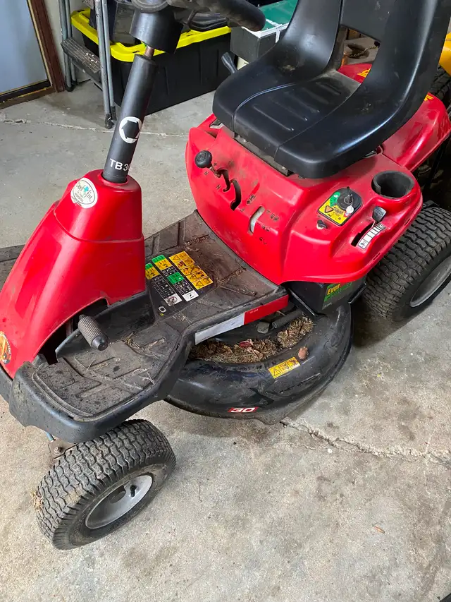 Riding lawnmower