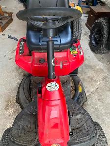 Riding lawnmower - Photo 3