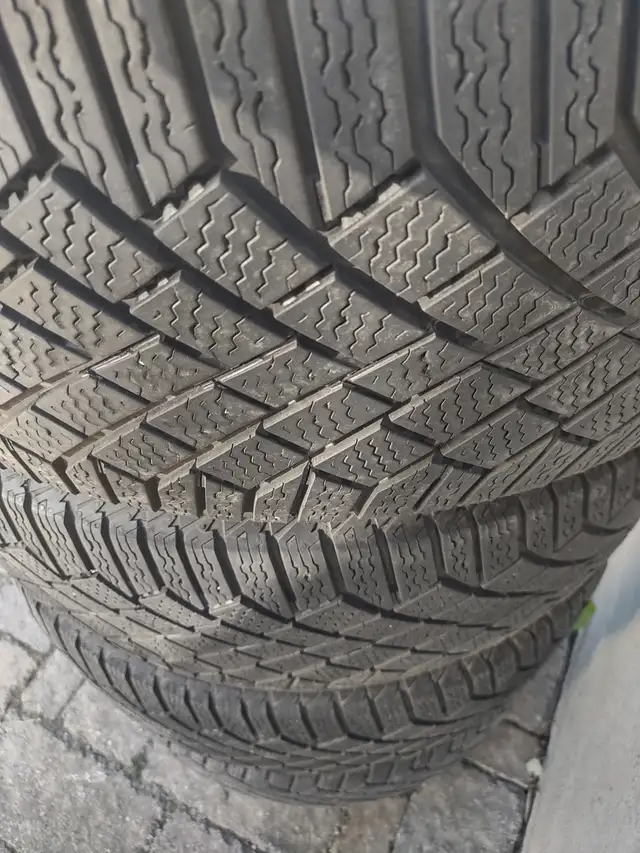 255-45R20x4 pneus hiver Continental. Excellent état. Usure 8/32