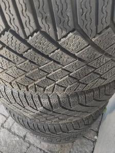 255-45R20x4 pneus hiver Continental. Excellent état. Usure 8/32