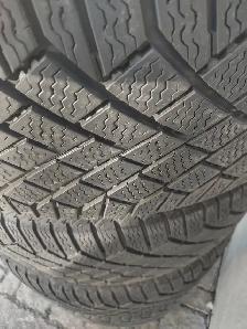 255-45R20x4 pneus hiver Continental. Excellent état. Usure 8/32 - Photo 2