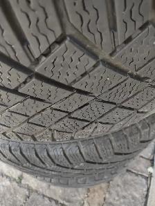 255-45R20x4 pneus hiver Continental. Excellent état. Usure 8/32 - Photo 3