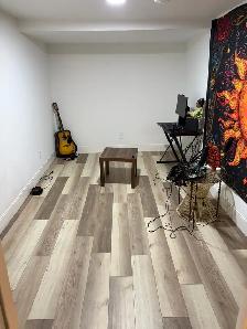 Full detached bungalow with finished basement for rent - Photo 4