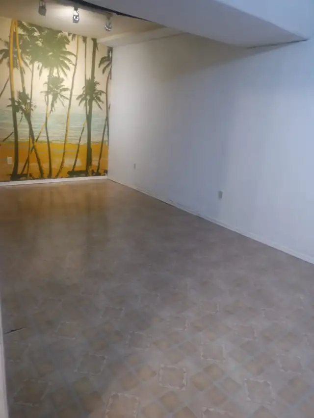 Separate entrance, very clean and near Apartment available