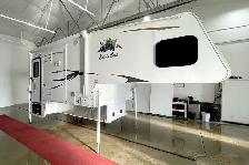 2015 Adventurer Eagle Cap M1165 – Pre-Owned Triple Slide Camper. - Photo 2