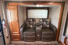 2015 Adventurer Eagle Cap M1165 – Pre-Owned Triple Slide Camper. - Photo 15