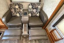 2015 Adventurer Eagle Cap M1165 – Pre-Owned Triple Slide Camper. - Photo 17