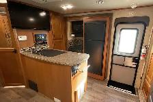 2015 Adventurer Eagle Cap M1165 – Pre-Owned Triple Slide Camper. - Photo 22