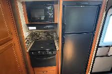 2015 Adventurer Eagle Cap M1165 – Pre-Owned Triple Slide Camper. - Photo 23