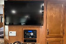 2015 Adventurer Eagle Cap M1165 – Pre-Owned Triple Slide Camper. - Photo 30