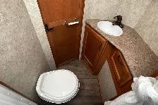 2015 Adventurer Eagle Cap M1165 – Pre-Owned Triple Slide Camper. - Photo 34