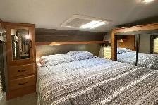 2015 Adventurer Eagle Cap M1165 – Pre-Owned Triple Slide Camper. - Photo 37