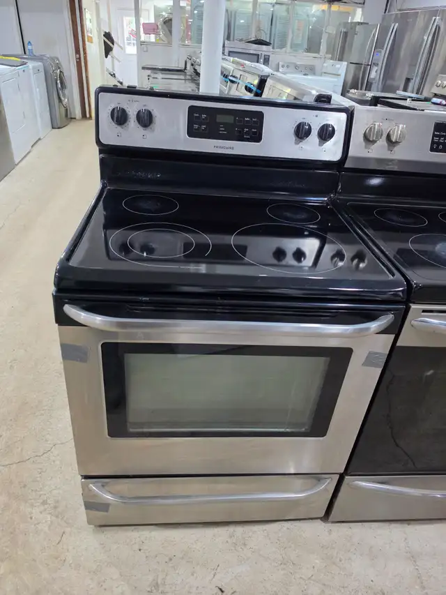 Frigidaire 30' Stainless Steel Electric Ceramic Glass Top Stove