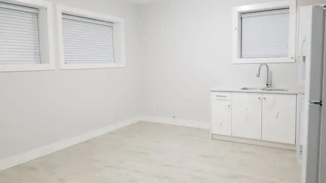 Like New 2-Bedroom Suite with full private laundry