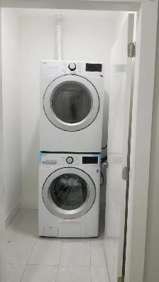 Like New 2-Bedroom Suite with full private laundry - Photo 3