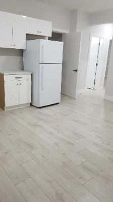 Like New 2-Bedroom Suite with full private laundry - Photo 5