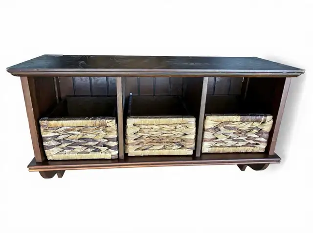 Entryway shelf with 3 Wicker Baskets