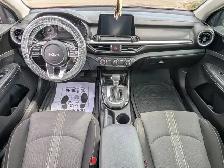 2023 Kia Forte EX IVT | Sun-roof! | Back-up cam! | One-owner! | - Photo 10