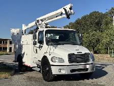 2006 Freightliner M2 106 Altec 37 Foot Bucket Service Truck - Photo 2