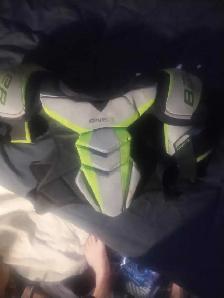 Bauer Supreme One.6 Shoulder Pads - Photo 2
