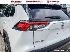 2023 Toyota RAV4 XLE HYBRID | AWD | NO ACCIDENTS | SAVE ON GAS | - Photo 11
