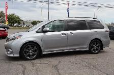 2017 Toyota Sienna - Photo 3