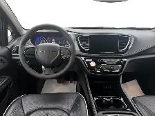2025 Chrysler Pacifica Limited - Photo 12