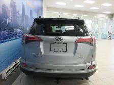 TOYOTA RAV4 2018 LE AWD SAFETY SENSE SIEGES CHAUFFANT CAMÉRA REC - Photo 24