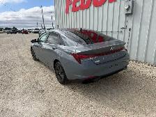 2022 Hyundai Elantra - Photo 2