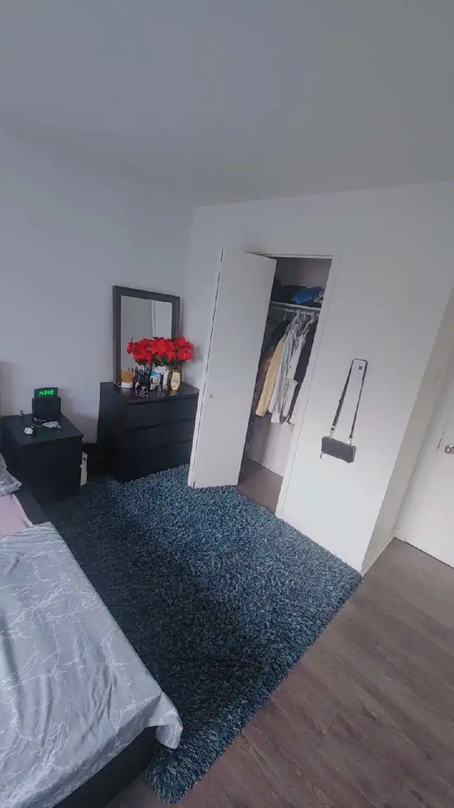 Très grande chambre à louer Longueuil
