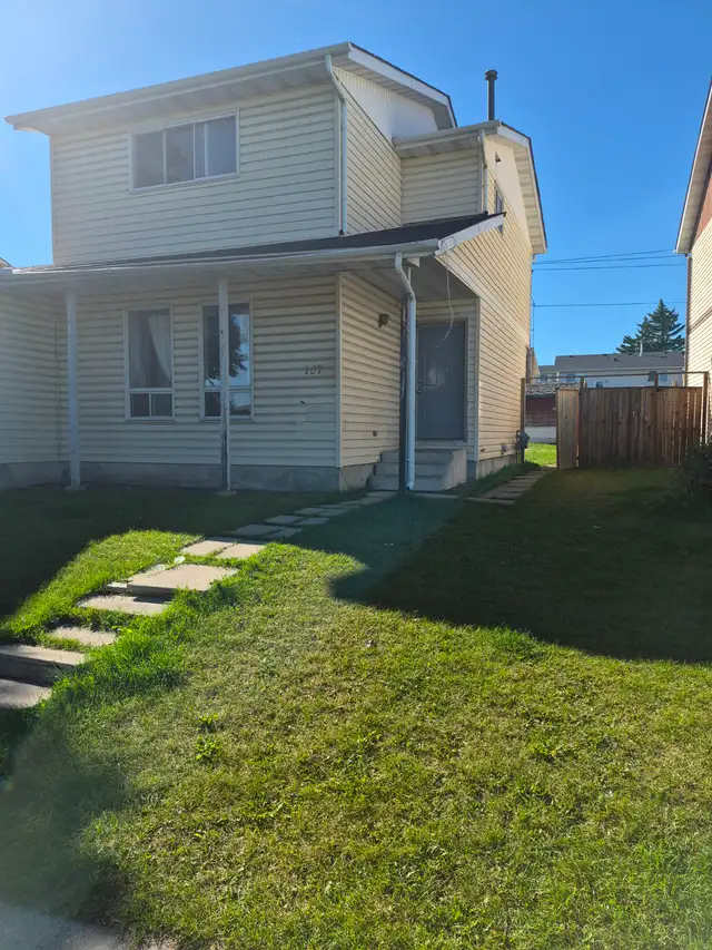 Falconridge 2 storey3 bedrooms 1.5 baths finished $1600