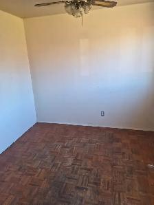 Falconridge 2 storey3 bedrooms 1.5 baths finished $1600 - Photo 7