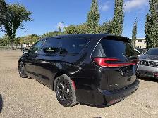 2022 Chrysler Pacifica Hybrid Limited - Photo 4