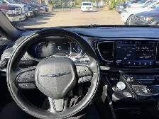 2022 Chrysler Pacifica Hybrid Limited - Photo 12