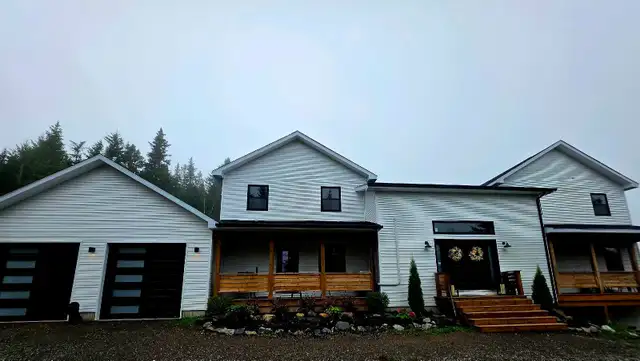 4,200 Sq Ft Executive Home   10 Acres – Garnett Settlement