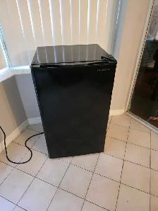 INSIGNIA MINI FRIDGE