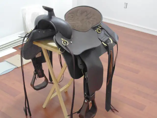 SUPER COMFY 'GEL' SEAT WESTERN SADDLE, LIKE NEW !