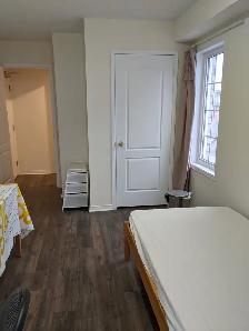 Female, 2nd flr w/ Private Bath Parking @York University Village - Photo 3