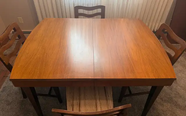 VINTAGE Walnut 6-piece Dining Set with China Cabinet