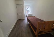 Christie, @Bloor TTC, Room on 2nd Floor to Rent-2Mins TTC Subway - Photo 2