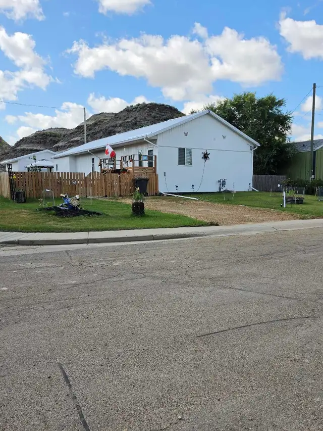 Home for Sale Drumheller, 4 beds, 3 bathrooms