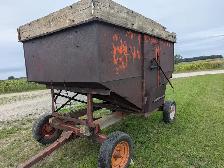 Gravity Wagon with Allis Chalmers Undercarriage