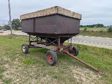 Gravity Wagon with Allis Chalmers Undercarriage - Photo 2
