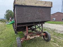 Gravity Wagon with Allis Chalmers Undercarriage - Photo 3
