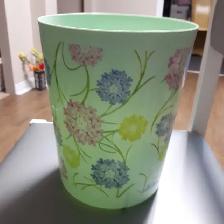 BEAU GRAND POT DÉCO PLASTIQUE SOLIDE 10'HAU VERT À FLEURS: $5.00